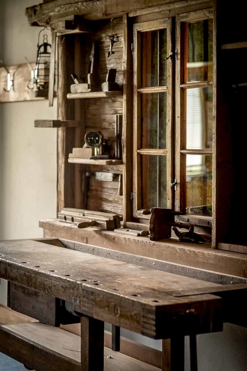 Fenster-Upcycling als Schrank